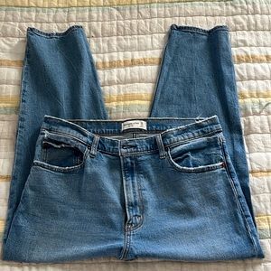 Abercrombie & Fitch The Mom High Rise jean